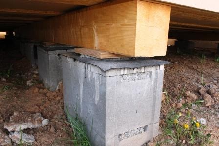 Založení dřevostavby na betonových patkách ze ztraceného bednění