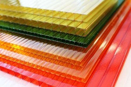 Zastřešení pergoly - barevné polykarbonátové komůrkové desky