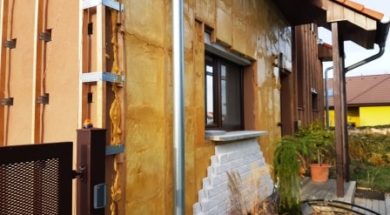 Zateplení fasády domu stříkanou PUR pěnou