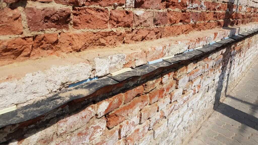 Podřezání domu stavební povolení vyžaduje, pakliže se zasahuje například do nosných obvodových konstrukcí.