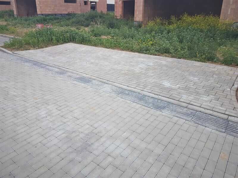 Odmaštění betonu - zámkové dlažby