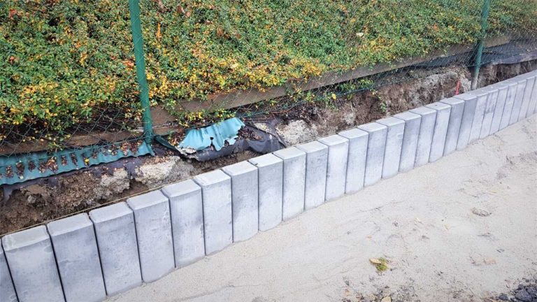 Jak namíchat beton na obrubníky - osazení palisády