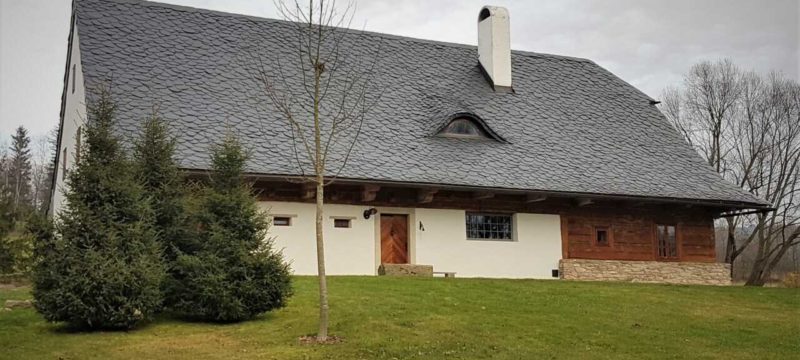 Břidlicová střecha ze štípané břidlice